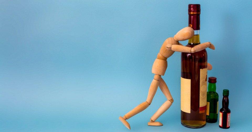 أعراض التسمم الكحولي وإسعافات التسمم بالكحول الأولية