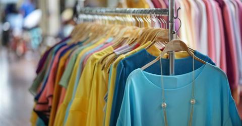 تفسير سوق الملابس في المنام ومحل الثياب في