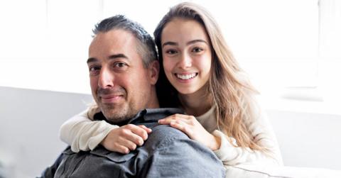 دور الأب في حياة ابنته المراهقة وكيف