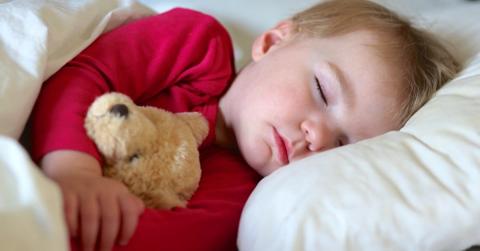 أسباب وعلاج اضطرابات النوم عند الطفل فوق عمر سنتين