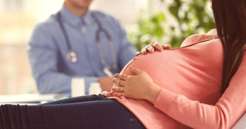 أسباب إفرازات الحمل ودلائل المفرزات المهبلية