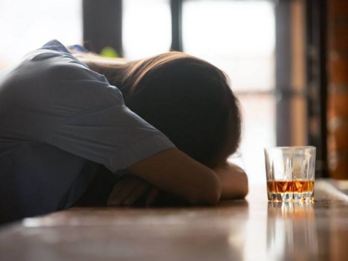 أعراض التسمم الكحولي وإسعافات التسمم بالكحول